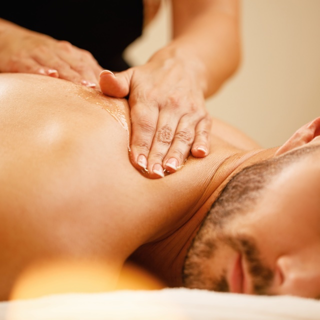 Massage nach Breuß - effektiv bei Verspannungen im Nacken- und Rückenbereich